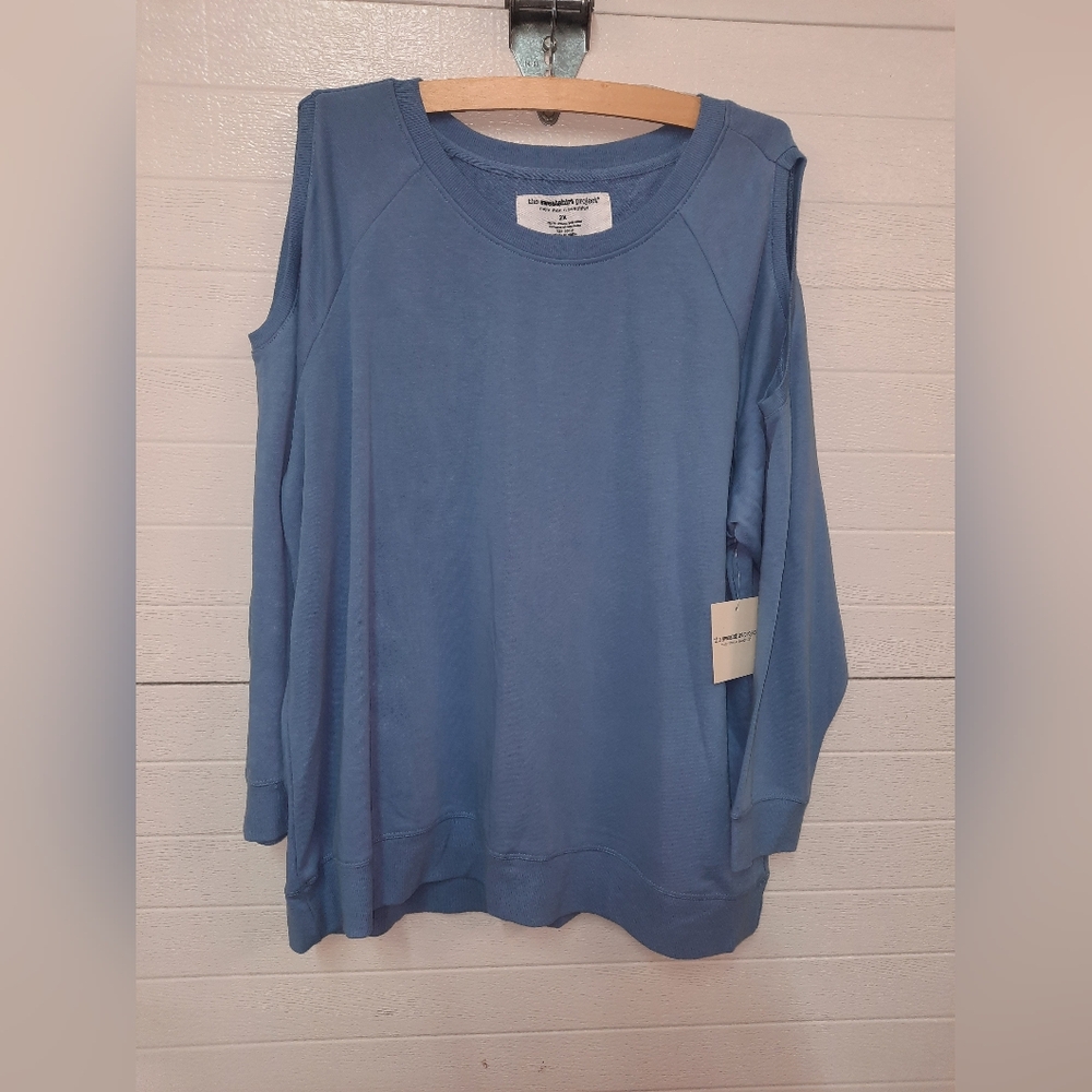 NWT The Sweatshirt Project ladies cold shoulder Sweatshirt